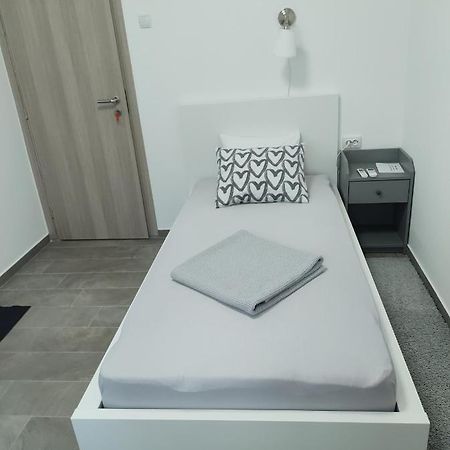 Happy Room Karlovac Bagian luar foto