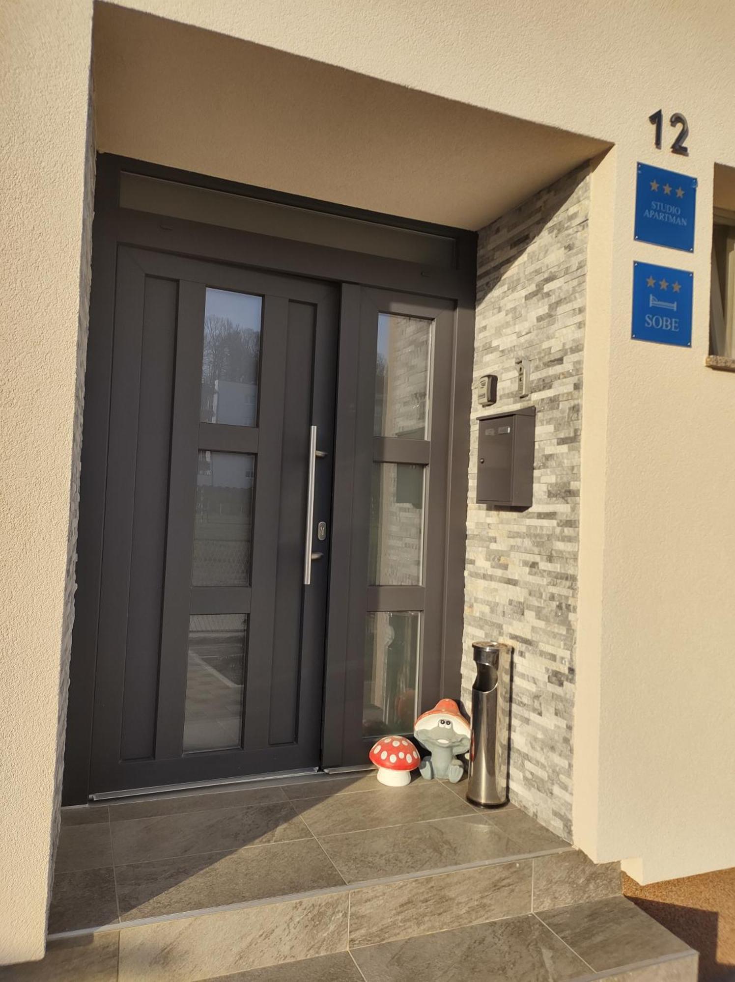 Happy Room Karlovac Bagian luar foto